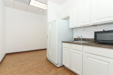 Propiedad comercial en alquiler en Orlando, Florida, 185.8 m2 № 1673484 - foto 16