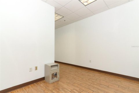 Propiedad comercial en alquiler en Orlando, Florida, 185.8 m2 № 1673484 - foto 14