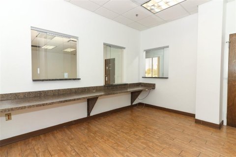 Propiedad comercial en alquiler en Orlando, Florida, 185.8 m2 № 1673484 - foto 12