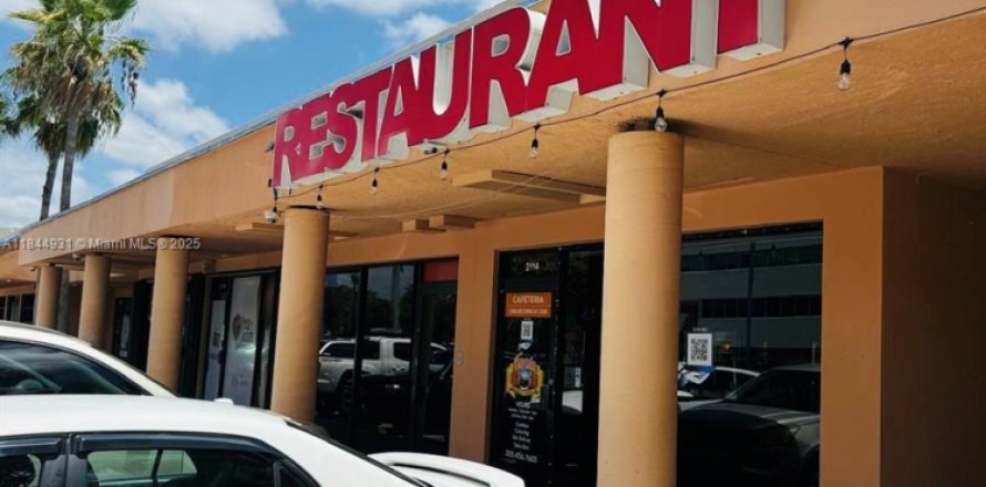 Immobilier commercial à Hialeah, Floride № 2089103