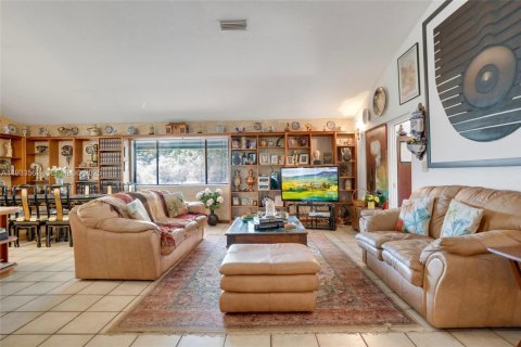 Купить виллу или дом в Катлер-Бей, Флорида 3 спальни, 252.51м2, № 1991316 - фото 7