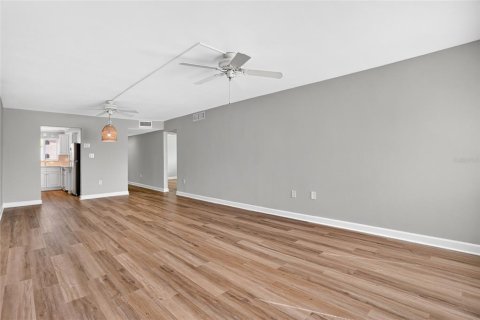 Condominio en venta en Saint Petersburg, Florida, 2 dormitorios, 94.3 m2 № 2229623 - foto 6