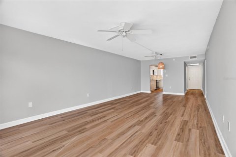 Condominio en venta en Saint Petersburg, Florida, 2 dormitorios, 94.3 m2 № 2229623 - foto 17