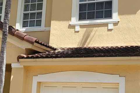 Снять в аренду таунхаус в Хомстед, Флорида 3 спальни, 127.09м2, № 2055649 - фото 12