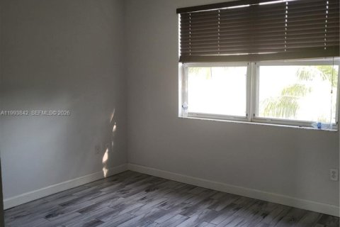 Снять в аренду таунхаус в Хомстед, Флорида 3 спальни, 127.09м2, № 2055649 - фото 6