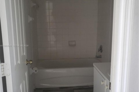 Снять в аренду таунхаус в Хомстед, Флорида 3 спальни, 127.09м2, № 2055649 - фото 10