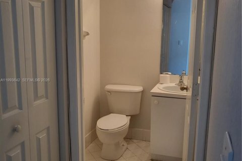 Снять в аренду таунхаус в Хомстед, Флорида 3 спальни, 127.09м2, № 2055649 - фото 2