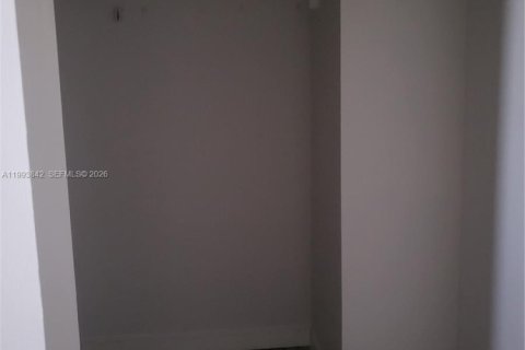 Снять в аренду таунхаус в Хомстед, Флорида 3 спальни, 127.09м2, № 2055649 - фото 8