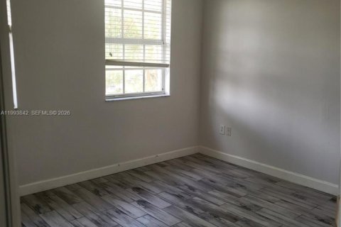 Снять в аренду таунхаус в Хомстед, Флорида 3 спальни, 127.09м2, № 2055649 - фото 9