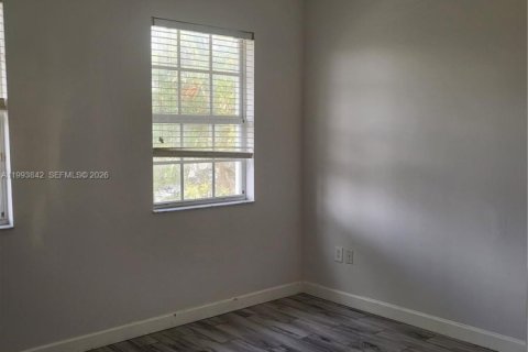 Снять в аренду таунхаус в Хомстед, Флорида 3 спальни, 127.09м2, № 2055649 - фото 5