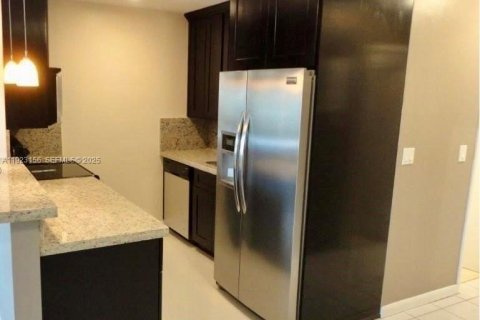Condo in Fort Lauderdale, Florida, 1 bedroom  № 1976831 - photo 2