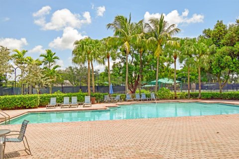 House in Coral Springs, Florida 4 bedrooms, 233.37 sq.m. № 2249757 - photo 10