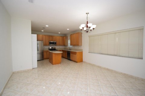 House in Coral Springs, Florida 4 bedrooms, 233.37 sq.m. № 2249757 - photo 12