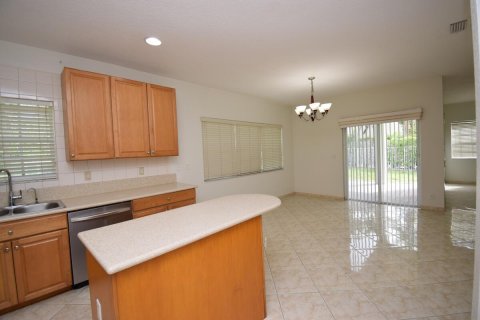 House in Coral Springs, Florida 4 bedrooms, 233.37 sq.m. № 2249757 - photo 4