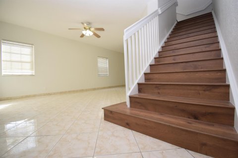 House in Coral Springs, Florida 4 bedrooms, 233.37 sq.m. № 2249757 - photo 5