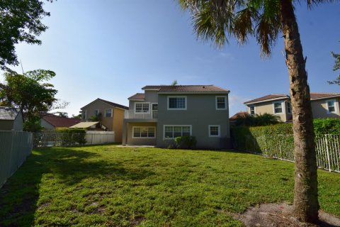 House in Coral Springs, Florida 4 bedrooms, 233.37 sq.m. № 2249757 - photo 6