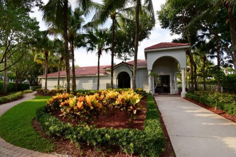 House in Coral Springs, Florida 4 bedrooms, 233.37 sq.m. № 2249757 - photo 11