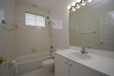 House in Coral Springs, Florida 4 bedrooms, 233.37 sq.m. № 2249757 - photo 29