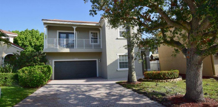 House in Coral Springs, Florida 4 bedrooms, 233.37 sq.m. № 2249757