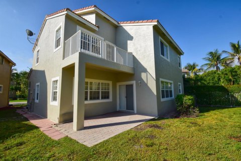 House in Coral Springs, Florida 4 bedrooms, 233.37 sq.m. № 2249757 - photo 3