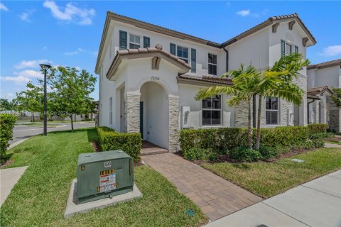 Townhouse in Miami, Florida 3 bedrooms, 123.37 sq.m. № 1959342 - photo 2