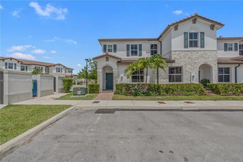 Townhouse in Miami, Florida 3 bedrooms, 123.37 sq.m. № 1959342 - photo 1