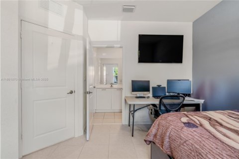 Townhouse in Miami, Florida 3 bedrooms, 123.37 sq.m. № 1959342 - photo 22