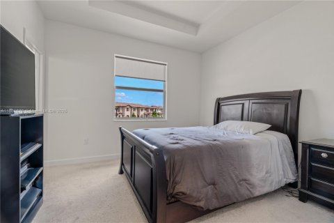 Townhouse in Miami, Florida 3 bedrooms, 123.37 sq.m. № 1959342 - photo 17