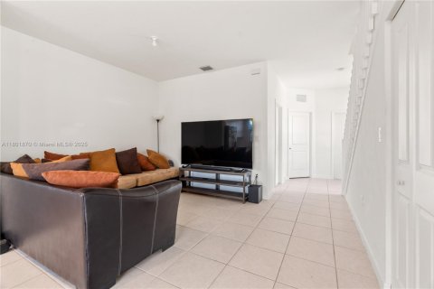 Townhouse in Miami, Florida 3 bedrooms, 123.37 sq.m. № 1959342 - photo 14