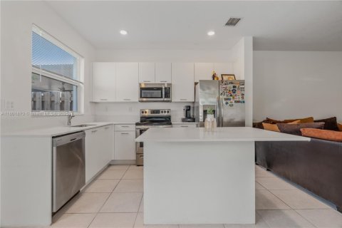 Townhouse in Miami, Florida 3 bedrooms, 123.37 sq.m. № 1959342 - photo 11