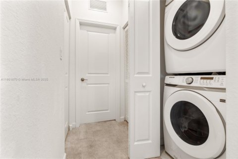 Townhouse in Miami, Florida 3 bedrooms, 123.37 sq.m. № 1959342 - photo 27