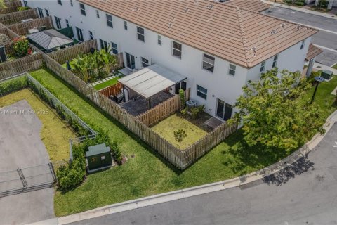 Townhouse in Miami, Florida 3 bedrooms, 123.37 sq.m. № 1959342 - photo 6