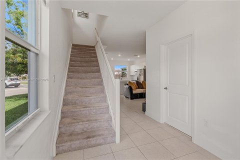 Townhouse in Miami, Florida 3 bedrooms, 123.37 sq.m. № 1959342 - photo 12