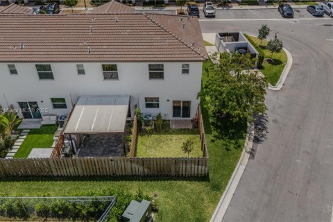 Townhouse in Miami, Florida 3 bedrooms, 123.37 sq.m. № 1959342 - photo 7