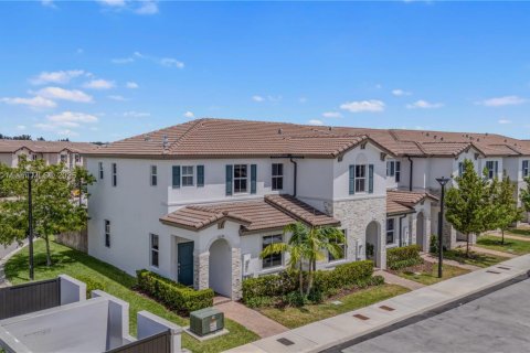 Townhouse in Miami, Florida 3 bedrooms, 123.37 sq.m. № 1959342 - photo 4