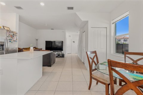 Townhouse in Miami, Florida 3 bedrooms, 123.37 sq.m. № 1959342 - photo 9