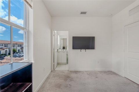 Townhouse in Miami, Florida 3 bedrooms, 123.37 sq.m. № 1959342 - photo 19