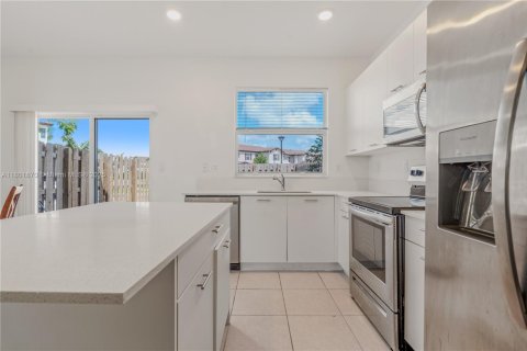 Townhouse in Miami, Florida 3 bedrooms, 123.37 sq.m. № 1959342 - photo 8