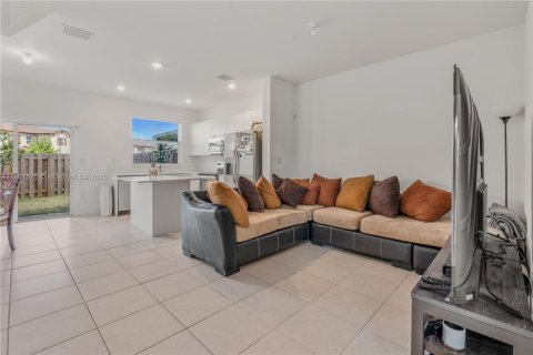 Townhouse in Miami, Florida 3 bedrooms, 123.37 sq.m. № 1959342 - photo 13