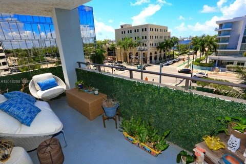 Condo in Bay Harbor Islands, Florida, 2 bedrooms № 2241789 - photo 15