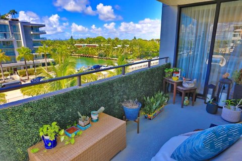 Condo in Bay Harbor Islands, Florida, 2 bedrooms № 2241789 - photo 17