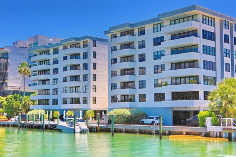 Condo in Bay Harbor Islands, Florida, 2 bedrooms № 2241789
