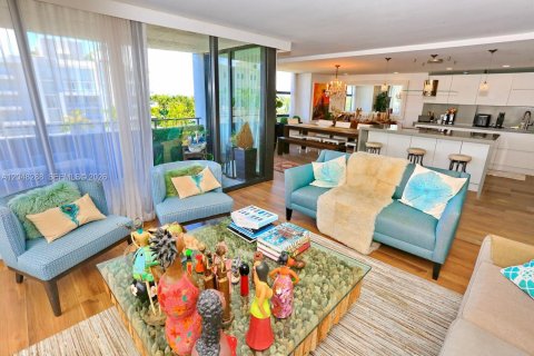 Condo in Bay Harbor Islands, Florida, 2 bedrooms № 2241789 - photo 6