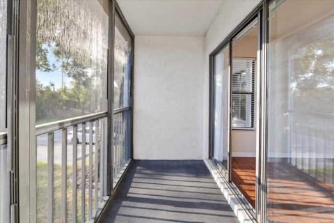 Condo in Tarpon Springs, Florida, 2 bedrooms № 2147586 - photo 3