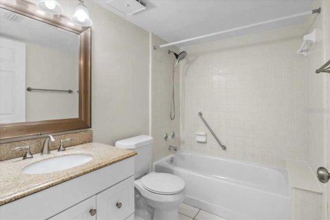 Condo in Tarpon Springs, Florida, 2 bedrooms № 2147586 - photo 12