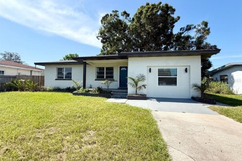 Casa en alquiler en Clearwater, Florida, 3 dormitorios, 116.59 m2 № 1879093 - foto 1
