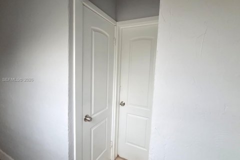 Casa en venta en Fort Lauderdale, Florida, 2 dormitorios, 58.53 m2 № 2007005 - foto 11