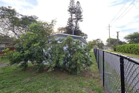 Casa en venta en Fort Lauderdale, Florida, 2 dormitorios, 58.53 m2 № 2007005 - foto 10
