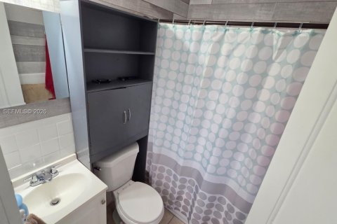 Casa en venta en Fort Lauderdale, Florida, 2 dormitorios, 58.53 m2 № 2007005 - foto 13