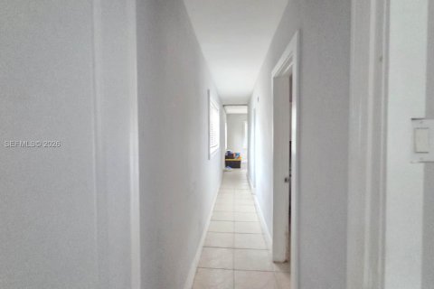 Casa en venta en Fort Lauderdale, Florida, 2 dormitorios, 58.53 m2 № 2007005 - foto 4